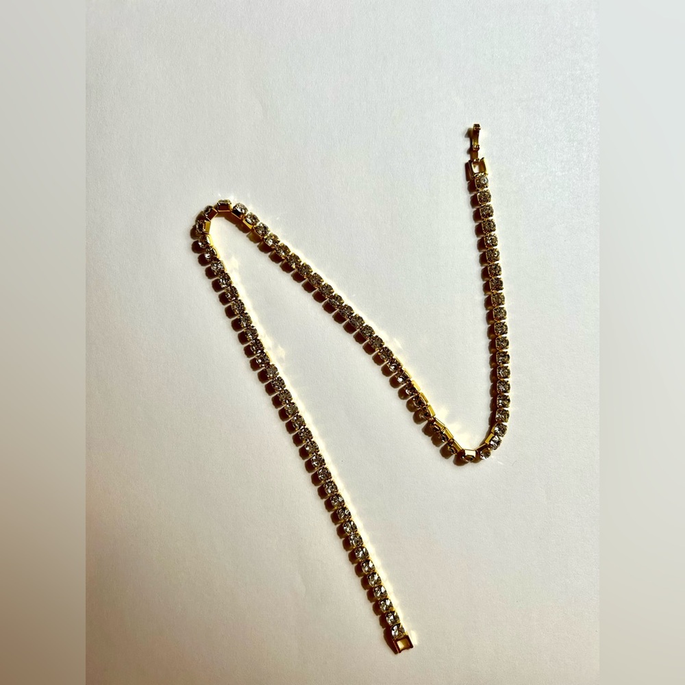 Men’s or women’s gold jeweled necklace. Clasp Closure. Brand New. No Tags.